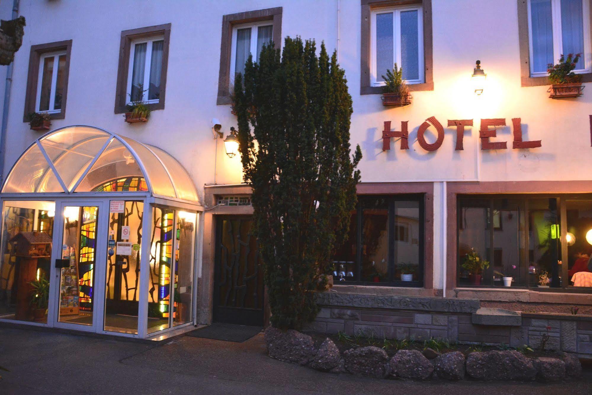 Logis Hotel Du Centre - Halte Ideale En Cyclotourisme Avec Garage A Velos Clos Molsheim Exterior photo